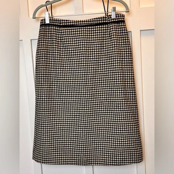 HAROLDS Siz 8 100% Wool Herringbone Skirt Black White Lined Academia Luxury Chic - Picture 2 of 10